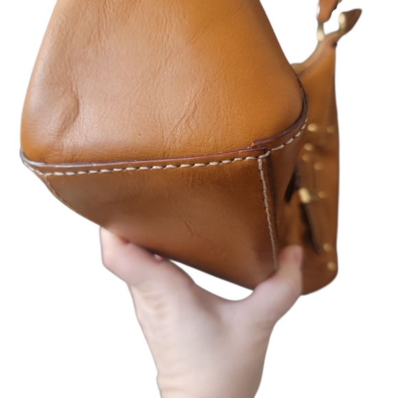 Michael Kors Tan Leather Shoulder Bag with Gold Accents - Picture 4 of 8